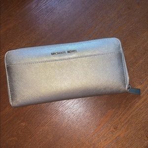 Michael kors wallet